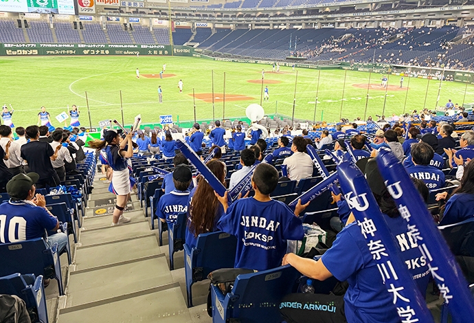 応援席はプラウドブルーに染まりました